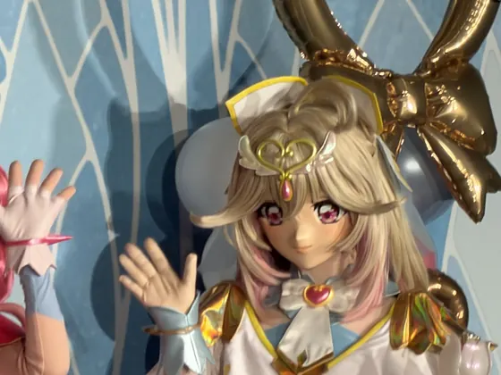 キュアアルカナ。ハートのティアラと、毛先がピンクに染まった金髪